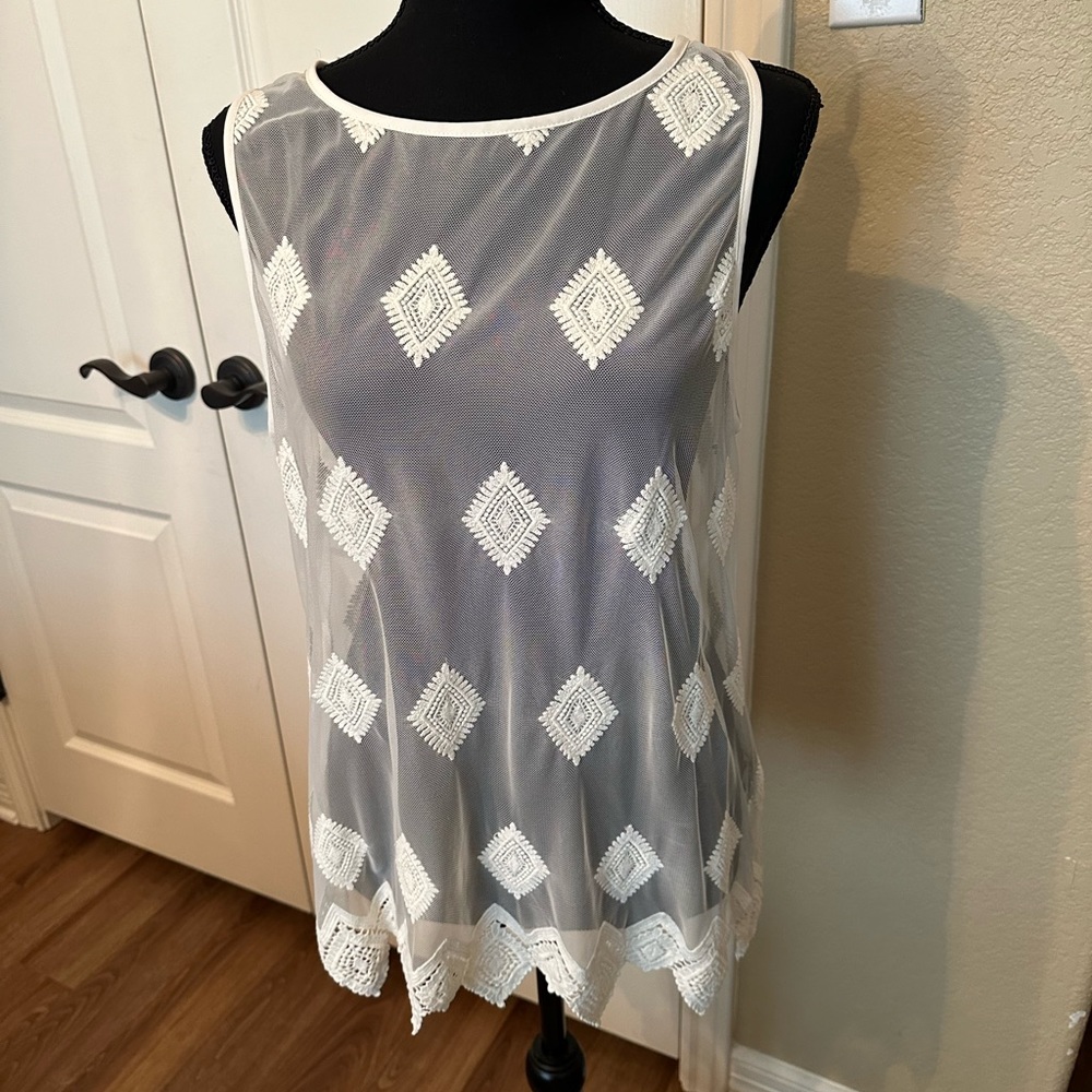 Karen Kane Sheer Ivory Lace Embroidered Tank Top with Diamond Pattern -Large